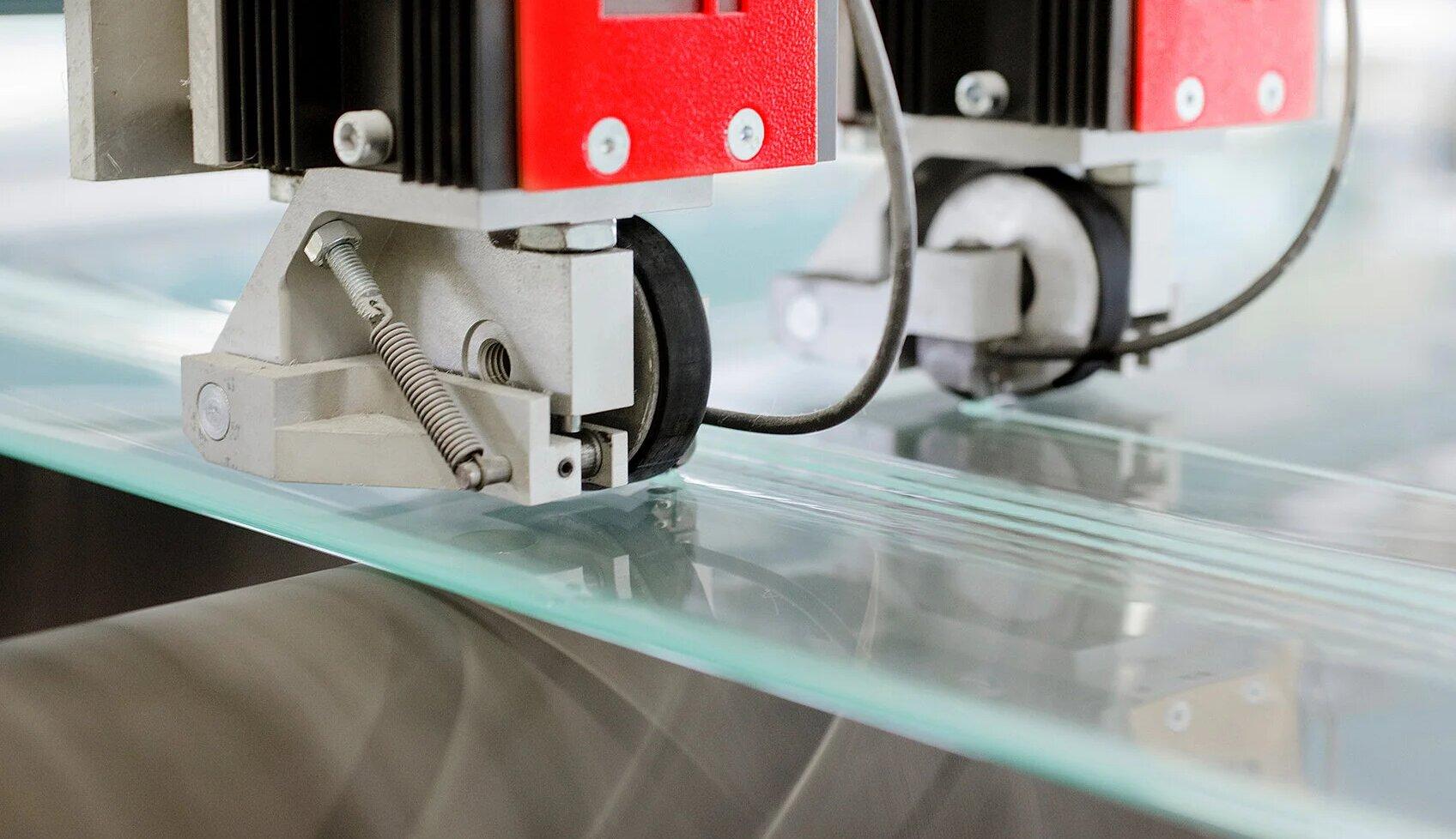 Cutting-machine-for-glass-cutting