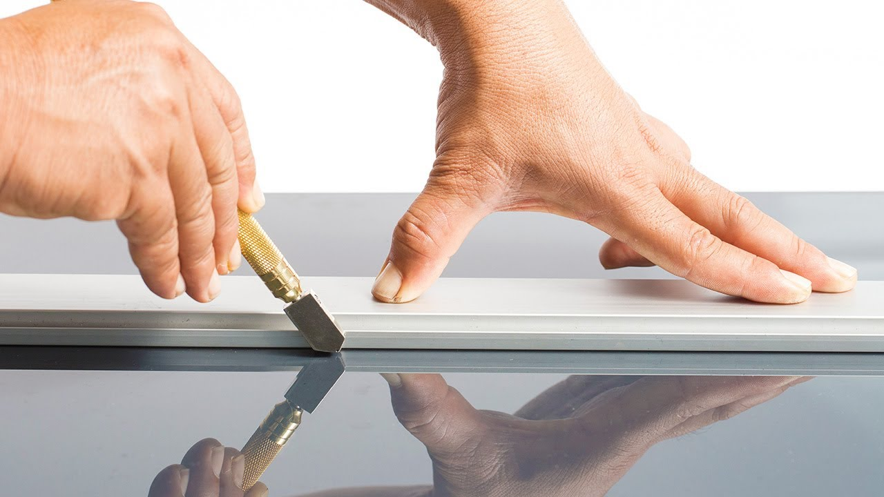 Manually-engraved-guide-lines
