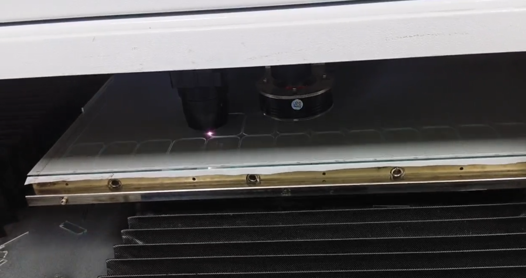 Picosecond-ultrafast-laser-cutting