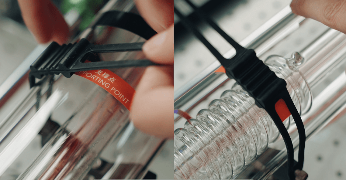 fix-the-CO2-laser-tube-to-the-base-of-the-bracket-with-a-fixing-strap